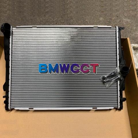 VALEO BMW E82 E87 E90 E92 E84 E89水箱